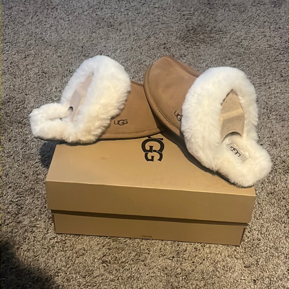 UGG slides size 7